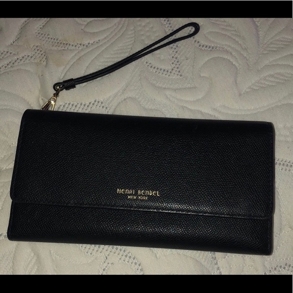 henri bendel Handbags - Henri Bendel Uptown wristlet/wallet BLACK